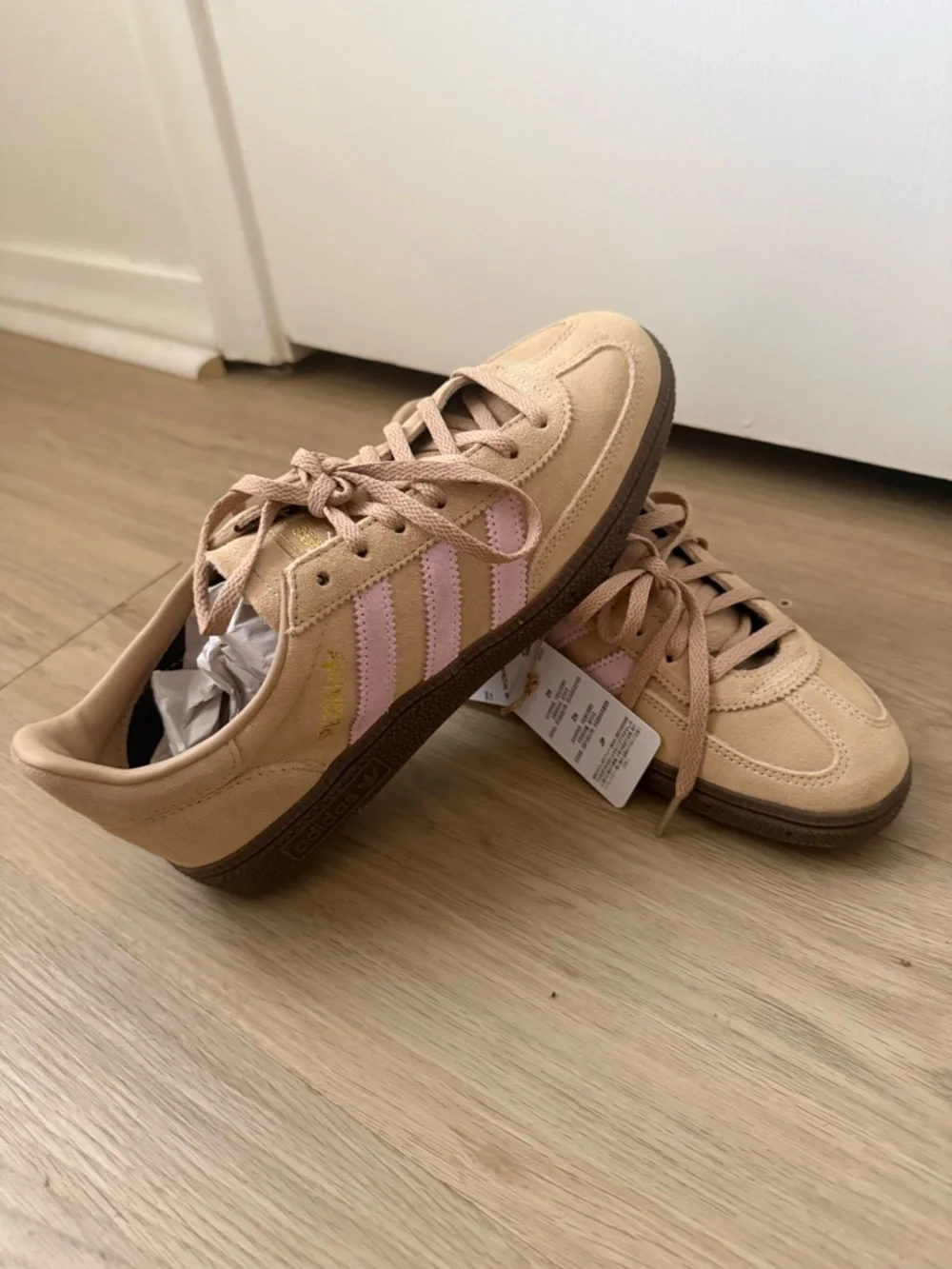ADIDAS WOMENS HANDBALL SPEZIAL SHOES - tan/pink never been worn! - Picture 1 of 4